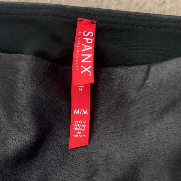 Spanx Womens Faux Leather Leggings Size Medium Black Shimmery Shiny Stretch - Picture 2 of 9